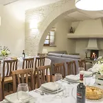 Le Caselle 26, Emma Vila Cortona