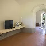 Vila Le Caselle 26, Emma Cortona
