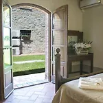 Le Caselle 26, Emma Cortona