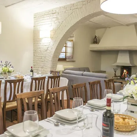 Le Caselle 26, Emma Villa Cortona