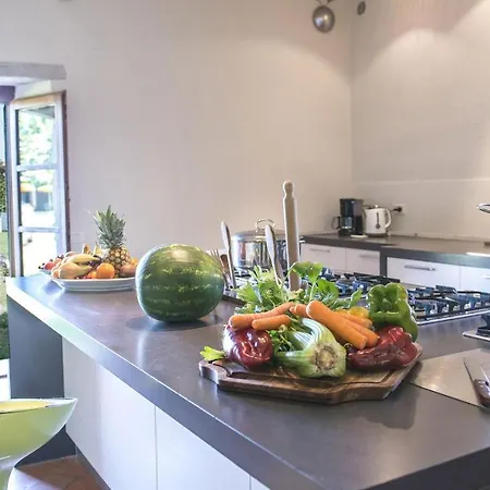 Le Caselle 26, Emma Cortona