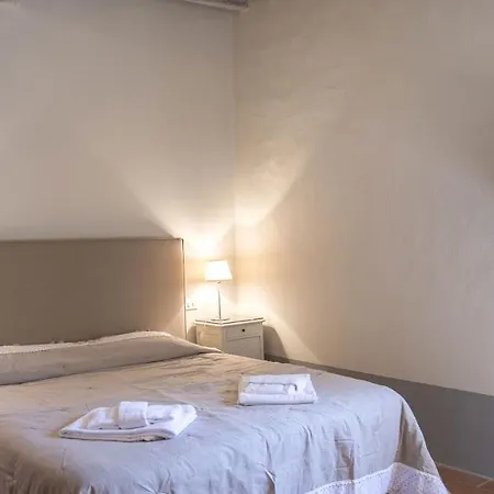 Vila Le Caselle 26, Emma Cortona