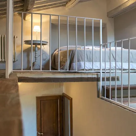 Le Caselle 26, Emma Cortona