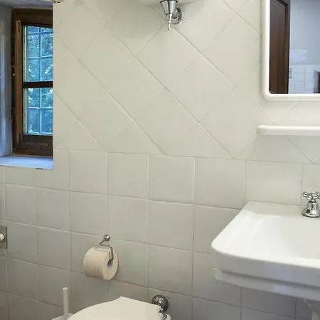 Le Caselle 26, Emma Villa Cortona