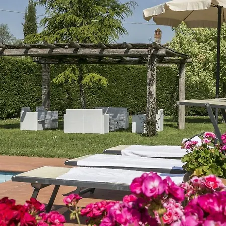 Vila Le Caselle 26, Emma Cortona