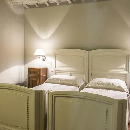 Villa Le Caselle 26, Emma