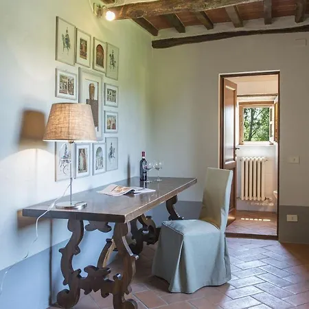 Villa Le Caselle 26, Emma Cortona