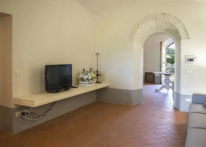 Villa Le Caselle 26, Emma Cortona
