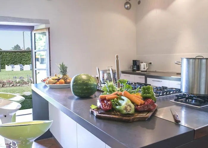 Le Caselle 26, Emma Cortona